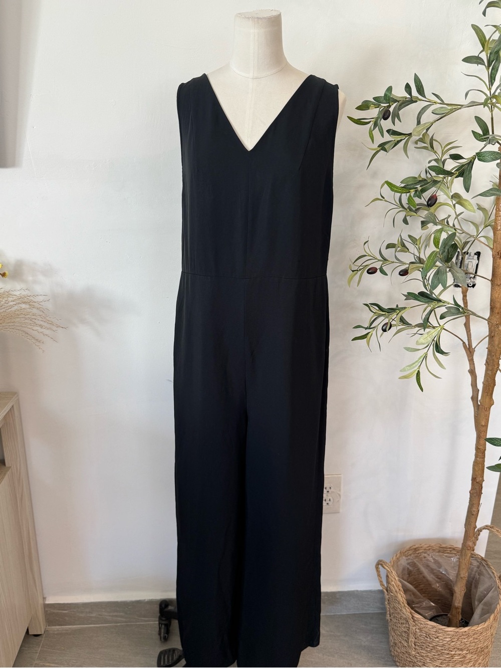 Everlane Black Sleeveless Wide Leg V-Neck Jumpsuit Size 6